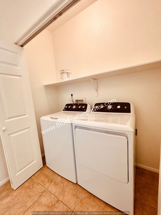 Building Photo - 9744 N Stone Rock Dr