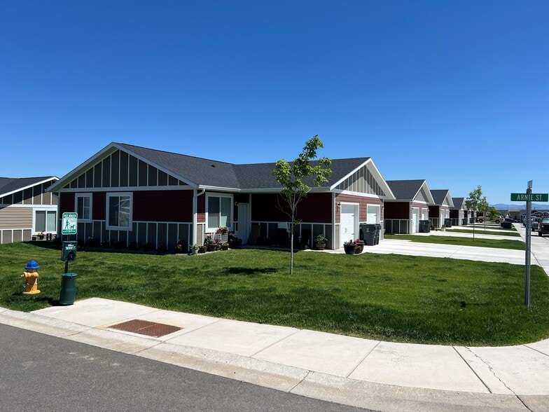 Building Photo - Queens Ann Patio Home Apartments