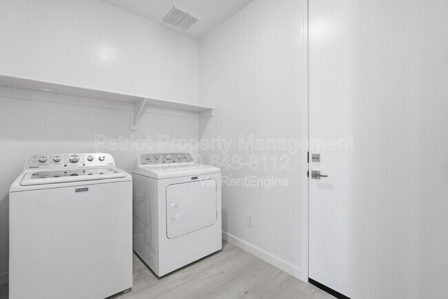 Building Photo - 7404 W Buckhorn Trail