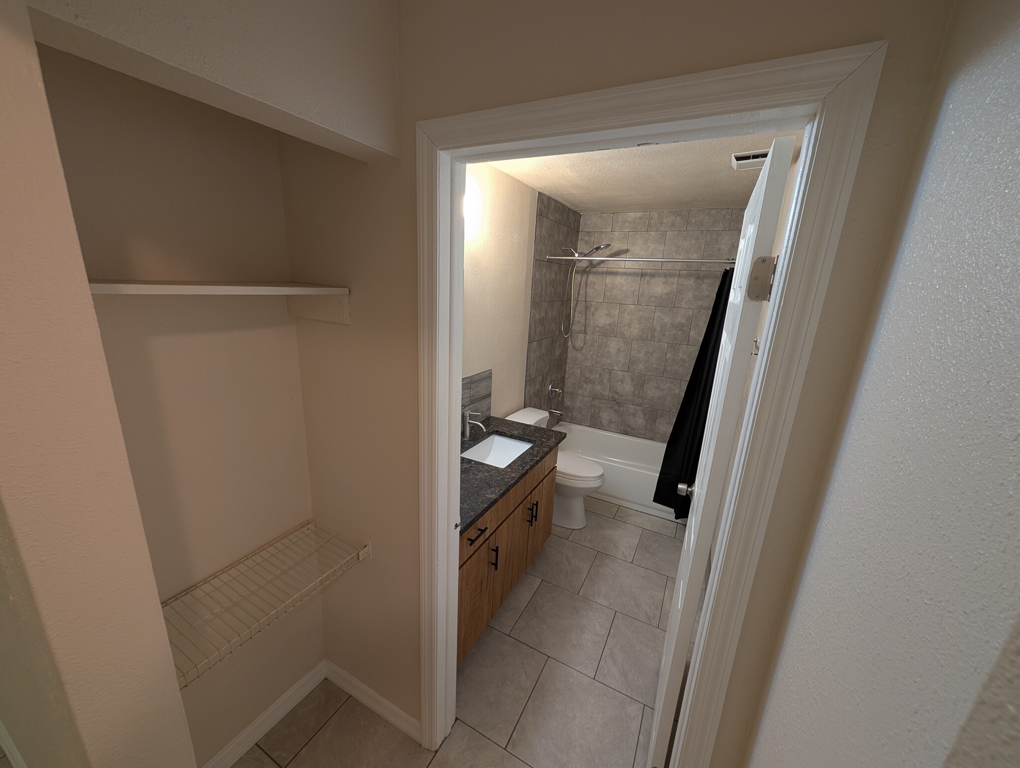 Building Photo - 4512 E 10th Ave