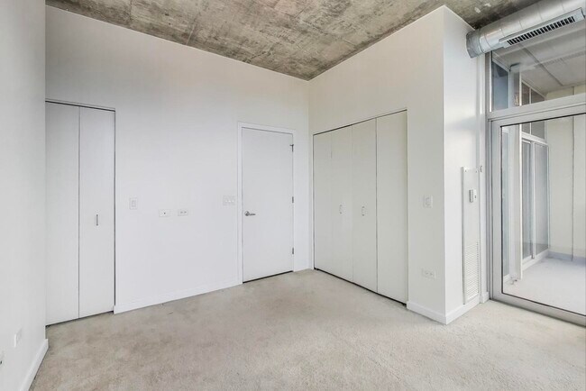 Building Photo - 700 N Larrabee St