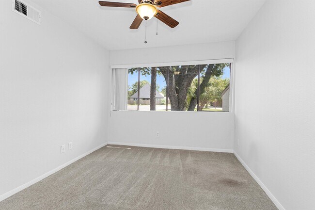 Building Photo - 12100 Melville Dr