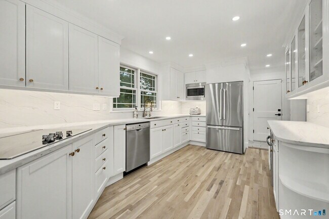 Building Photo - 158 Steep Hill Rd