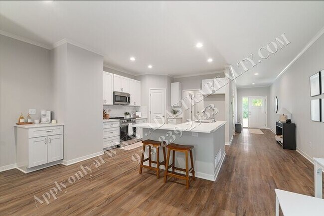 Building Photo - Brand New Townhome 3 Bed 2.5 Bath in Olath...