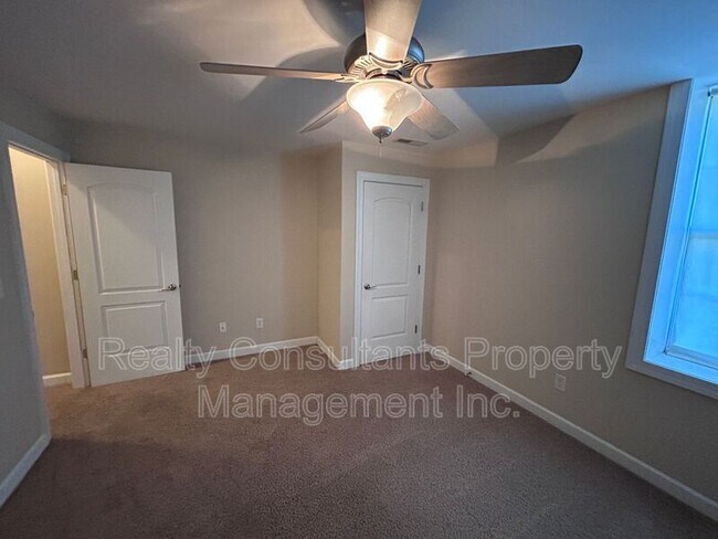 Building Photo - 4540 Pebble Lake Dr