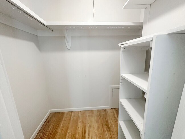 Building Photo - 1bd/1bth Condo by Payne Park & Downtown Sarasota