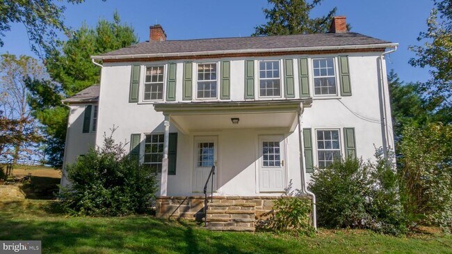 Primary Photo - 1025 N Chatham Rd