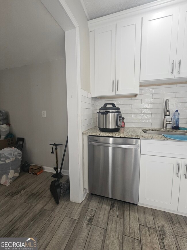 Building Photo - 68 Fourth St Ext