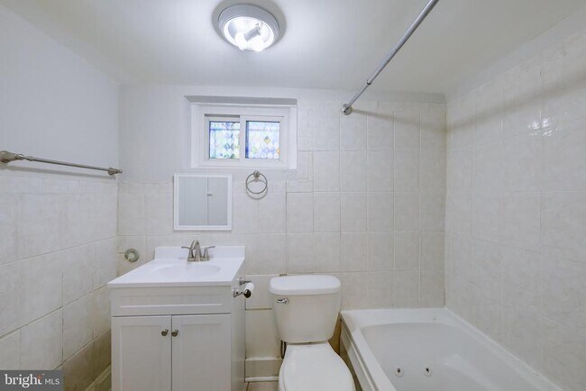 Building Photo - 1900 Q St SE