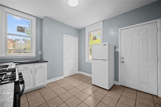 Building Photo - 7807 Kelly St