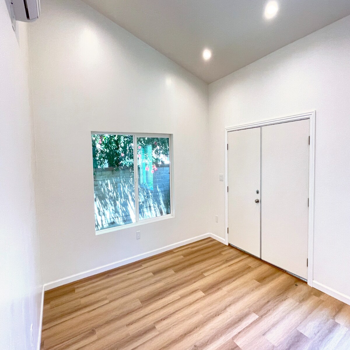 Building Photo - 8045 Norwich Ave