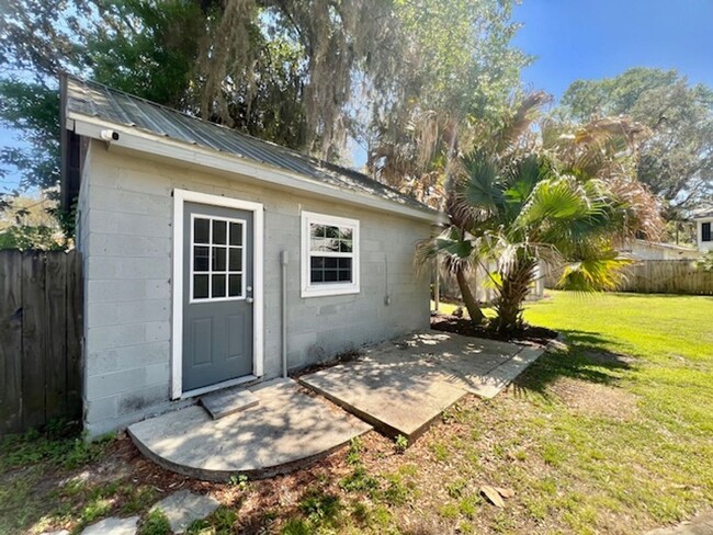Building Photo - 1212 Bayshore Dr