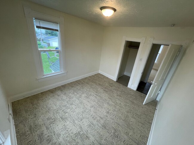 Building Photo - Updated 5 Bedroom House for Rent