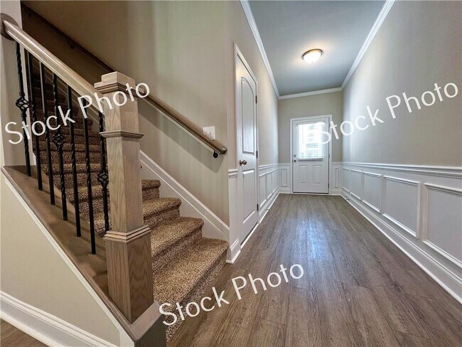 Building Photo - 5686 Rockfern Dr