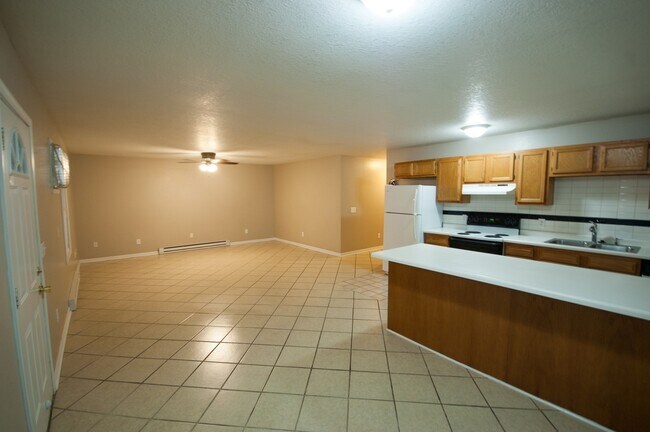 Building Photo - 101-103 South Plum