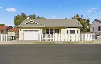 Building Photo - Charming 3BR Home with Bonus Room, Fireplace & Large Yard