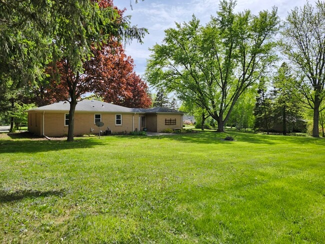 Building Photo - 6618 South Dr