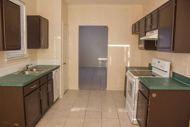 Building Photo - 7212 Park Creek Cir W