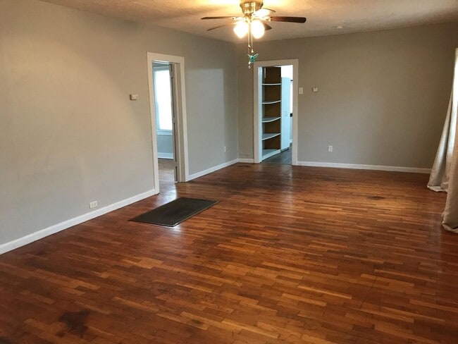 Building Photo - Great Central location home!  - Nice home ...
