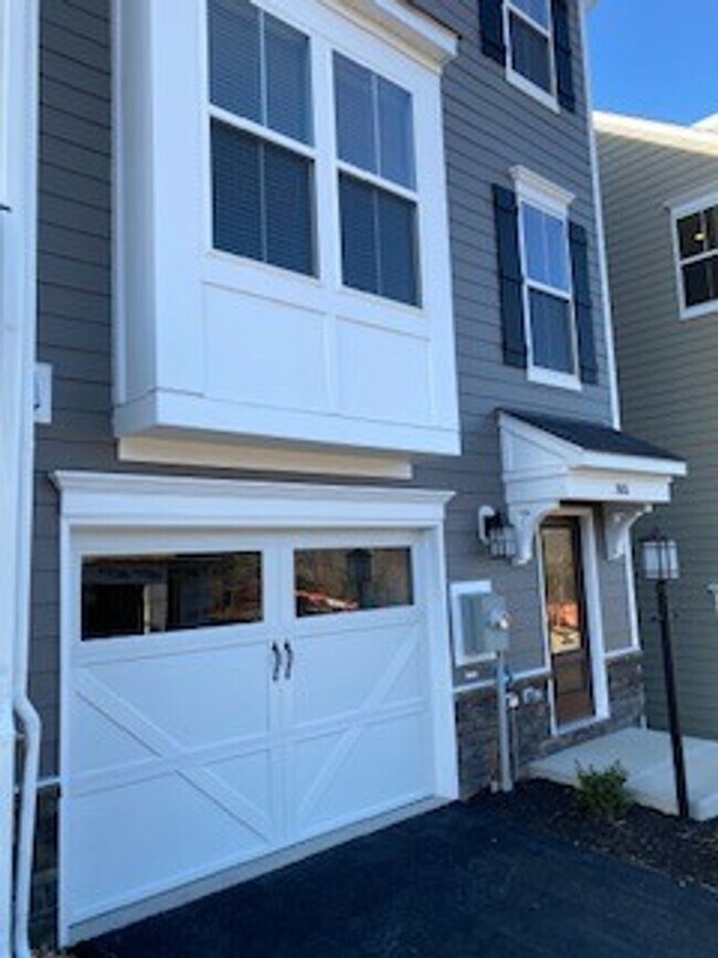 Building Photo - Townhome in Avinity Estates