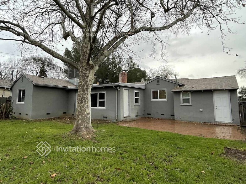 Building Photo - 2305 Carlsbad Ave