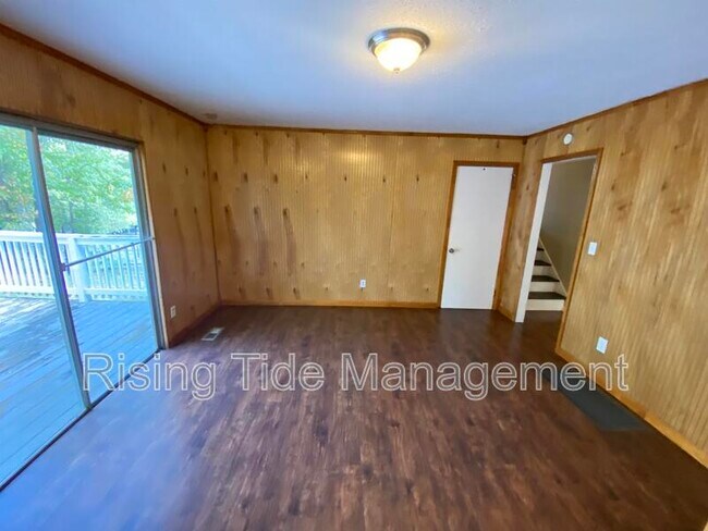 Building Photo - 540 20th Ct NE