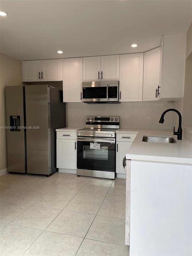 Building Photo - 4702 SW 67th Ave