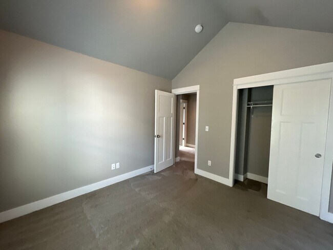 Building Photo - 1908al