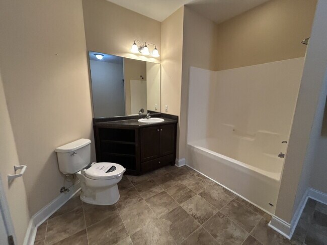 Building Photo - Home For Rent