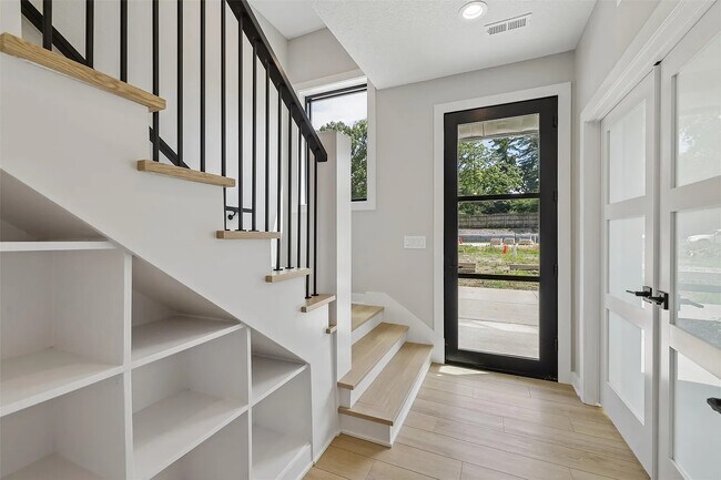 Building Photo - 4844 Ingersoll Ave