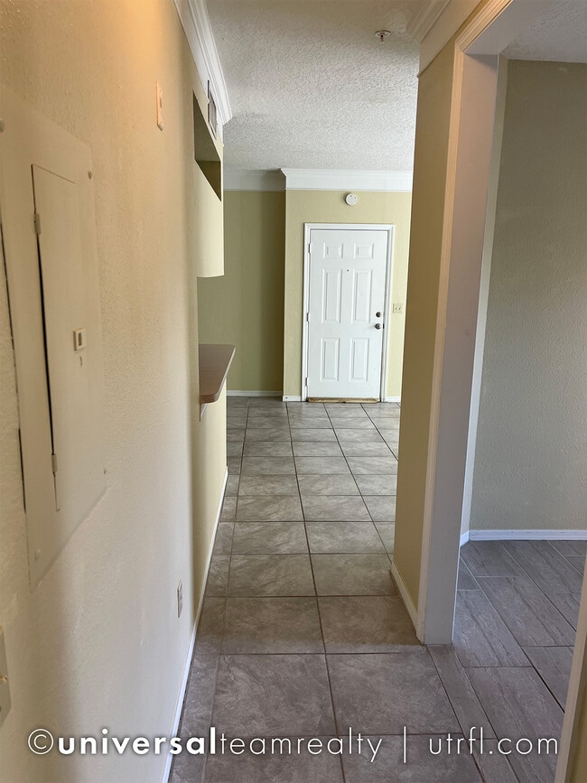 Building Photo - 11520 Villa Grand