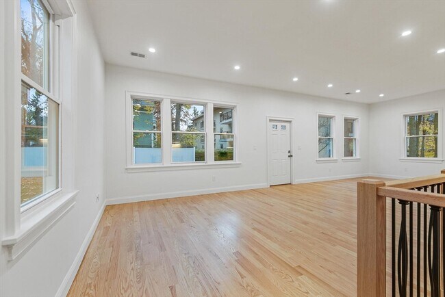 Building Photo - 14 Newell Rd