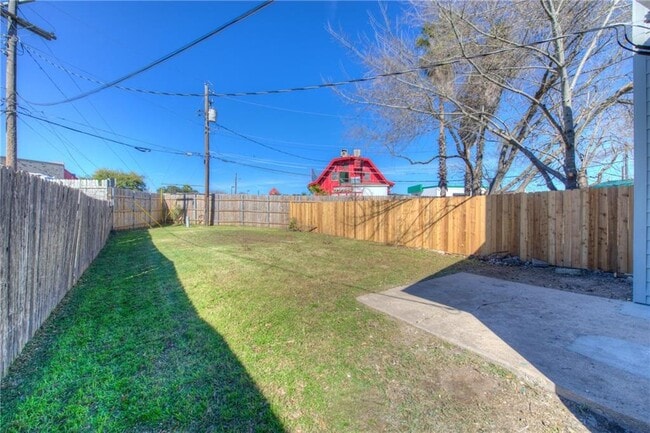 Building Photo - 2400 Burleson Ct