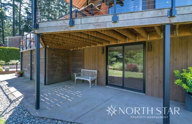 Building Photo - Perfectly located Lake Oswego Mid-century Modern Home with Lake Rights