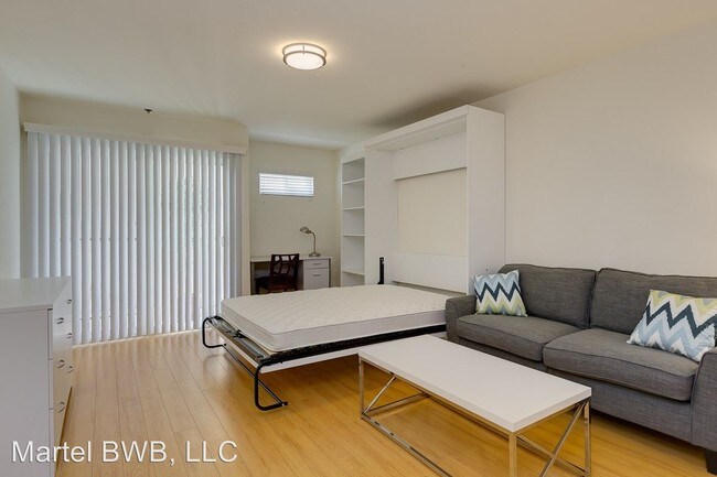 Building Photo - 910 N Martel Ave