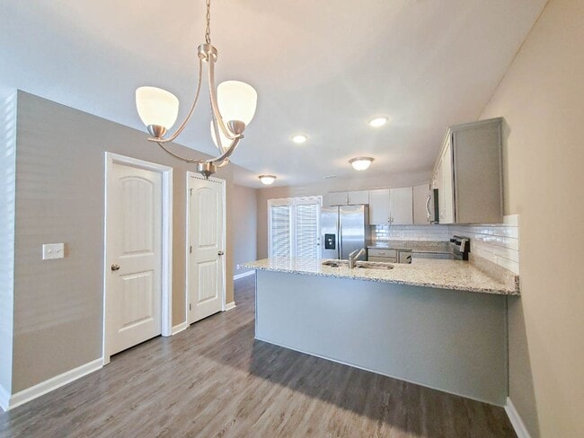 Building Photo - Pet Friendly Two Bedroom!