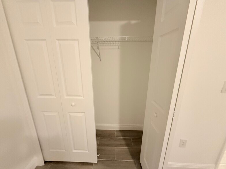 Building Photo - 2156 Edison Ave