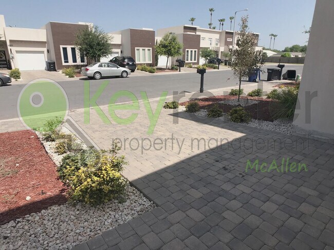 Building Photo - 3 Bed/2 Bath Townhome in Mcallen TX