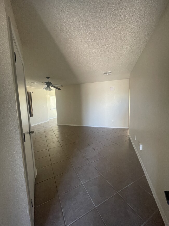 Building Photo - 1832 Shreya St