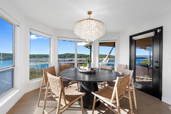 Building Photo - 3008 Point Cove