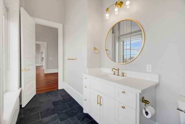 Building Photo - 2206 The Strand