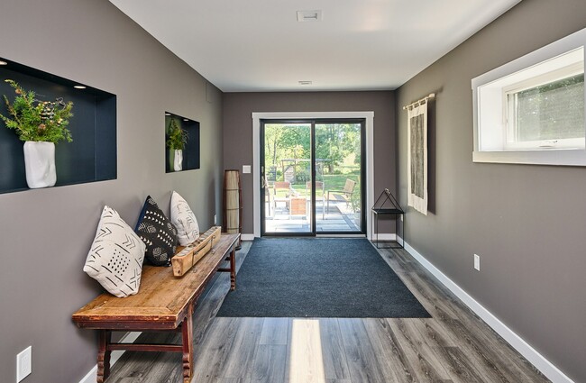 Building Photo - 6098 Upper York Rd