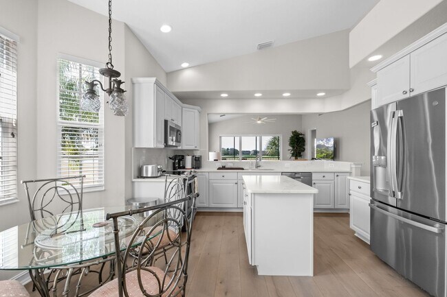 Building Photo - 3 Bed + Flex, 3 Bath 2,686 Sq Ft - Top Floor Coach Home