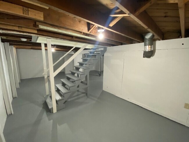 Building Photo - 2629 Grasmere Ave
