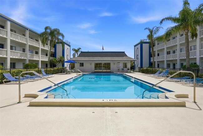 Building Photo - 350 79th Ave N