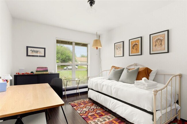 Building Photo - 705 Battle Bend Blvd