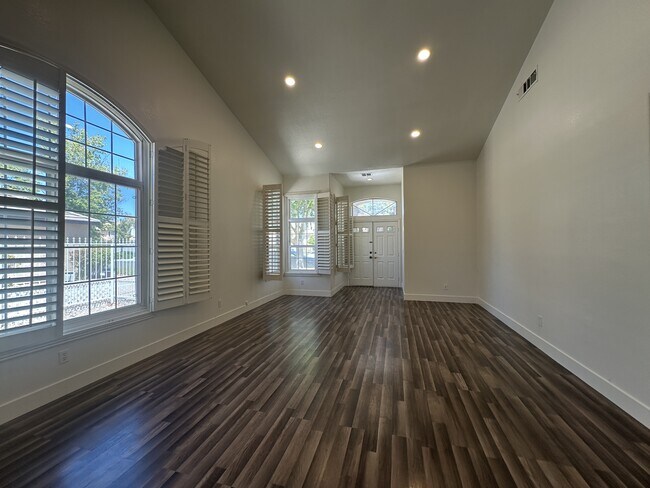 Building Photo - 8317 San Ramon Dr