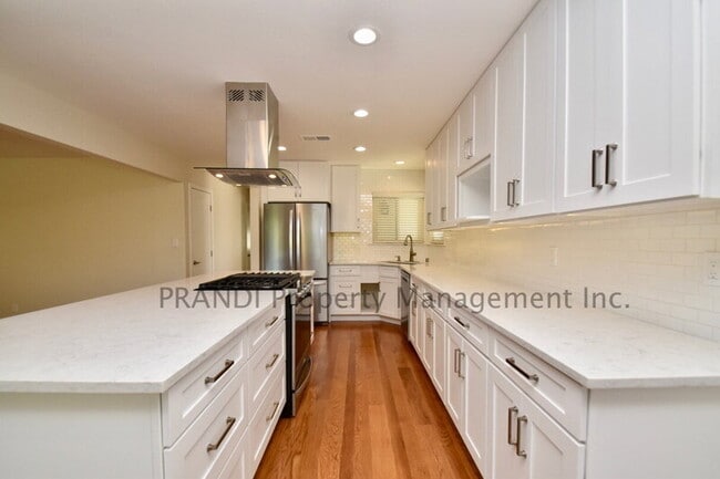 Building Photo - 627 Tanbark Terrace