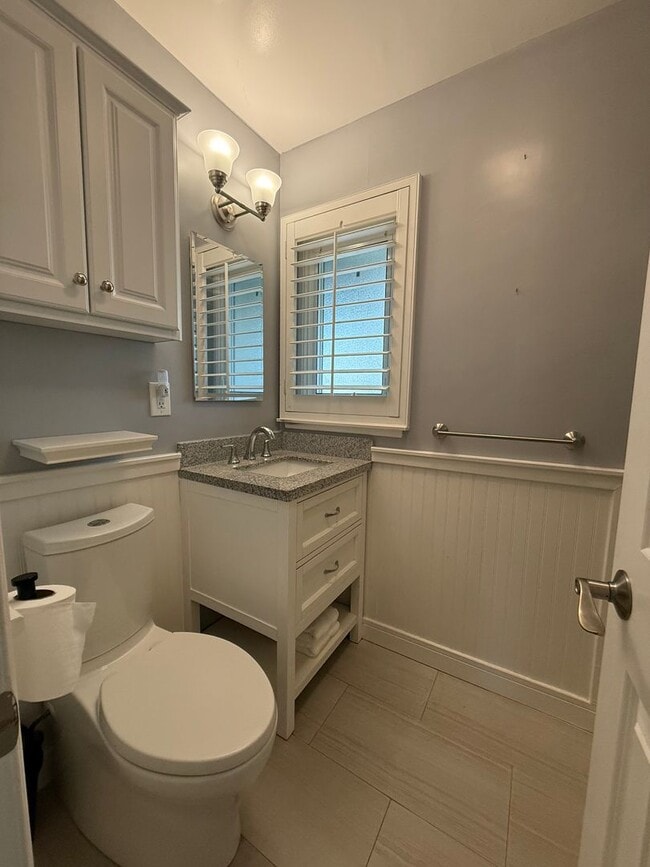 Building Photo - Beautifully updated 3bed/2bath Single-Leve...