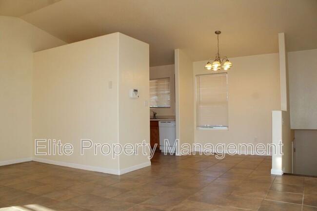 Building Photo - 685 S McCoy Dr
